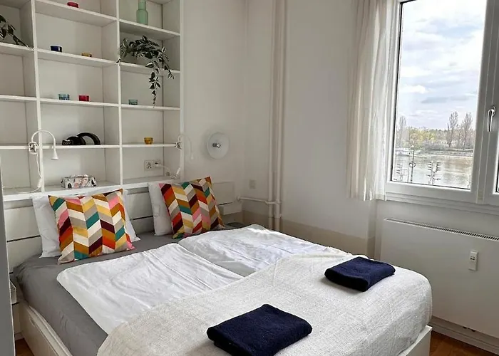 Victor's Danube View Apartament