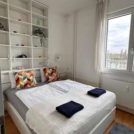 Victor's Danube View Apartmán