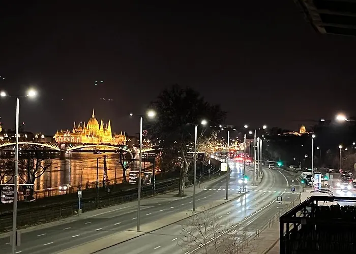 Victor's Danube View Apartamento